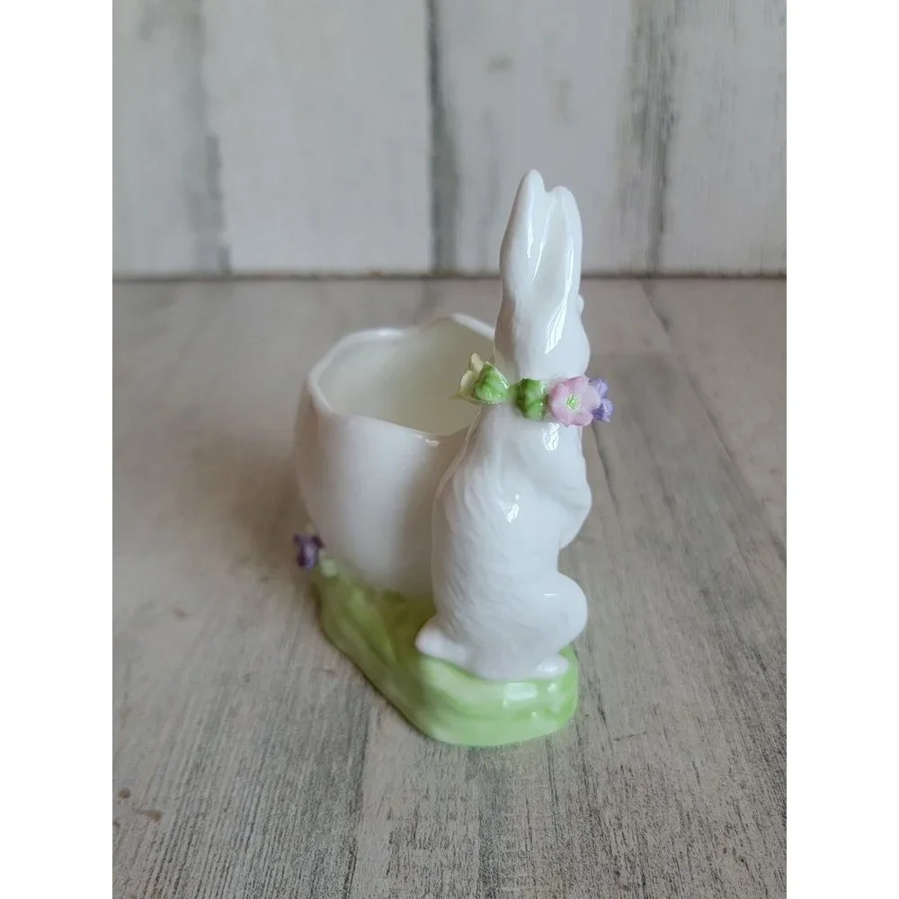 Ceramic white bunny Easter egg holder figure home decor‎